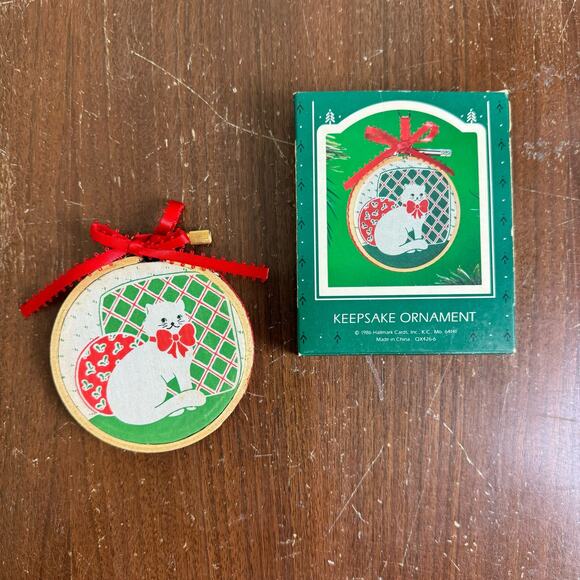 Hallmark Keepsake Ornament 1986 Niece Cat embroidery hoop VINTAGE ornament - Picture 1 of 3